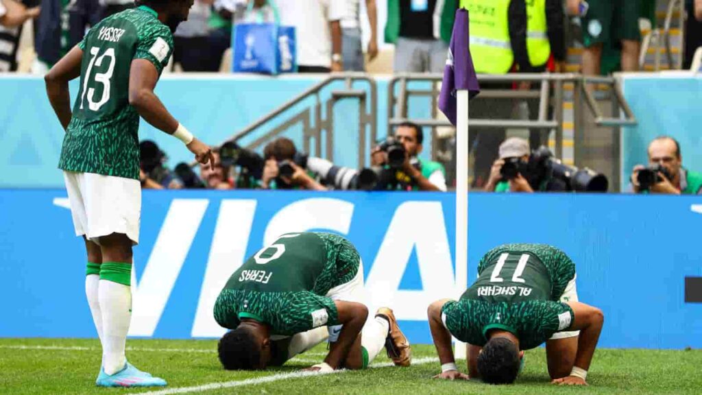 Saleh Al-Shehri celebrates with fellow Saudi Arabian players after scoring his goal  against Argentina - IMAGO / Shutterstock