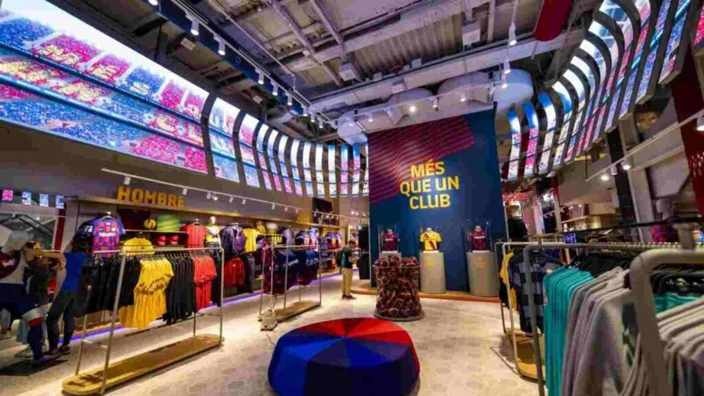 "Raul is culer"- Barcelona opens a new store right just a few miles away from Real Madrid's home stadium Santiago Bernabeu 1 IMG COM 20221201 1953 47 0551