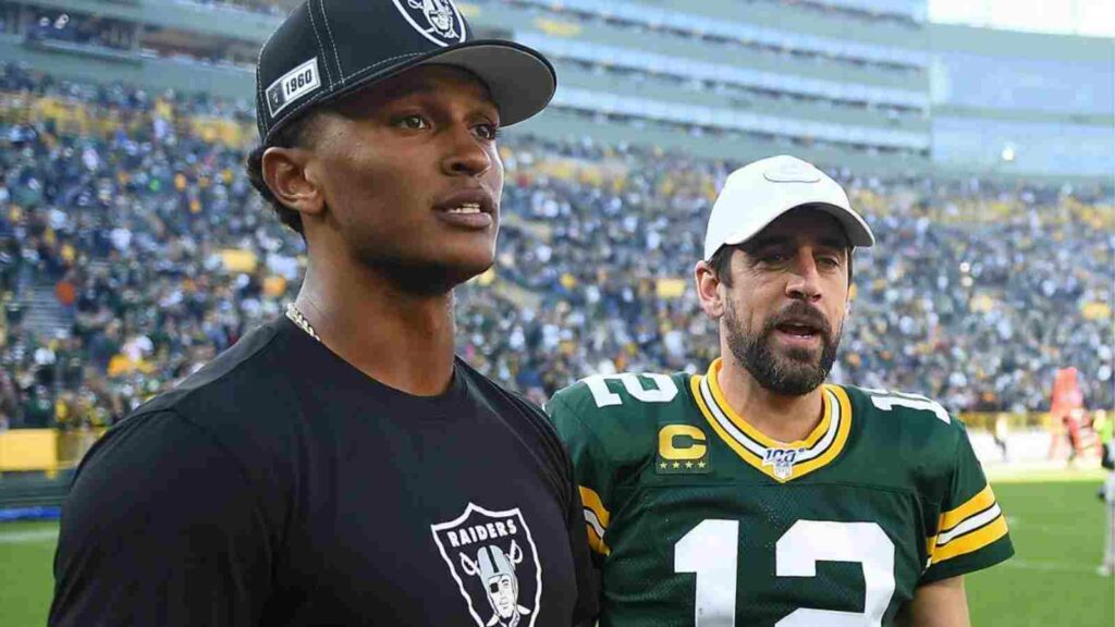 "Do your research," DeShone Kizer EXPOSES Aaron Rodger's controversial take on the moon landing 1 Aaron Rodgers and DeShone Kizer