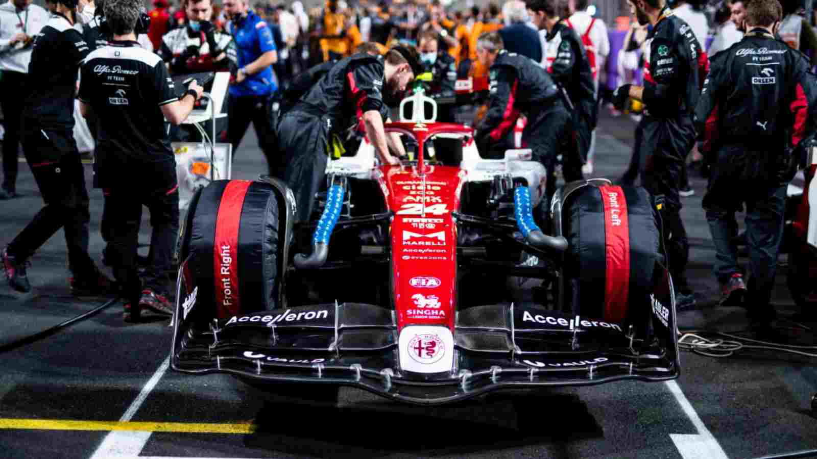 Why are tire blankets so important for Formula 1 cars?