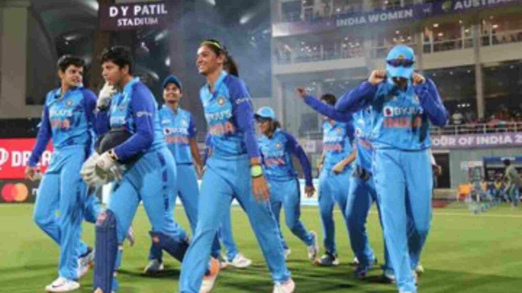 "Enjoyed this better than men's game"- Twitter trolls men's cricket for disappointing them in recent matches after India-W's stunning show 1 men's cricket