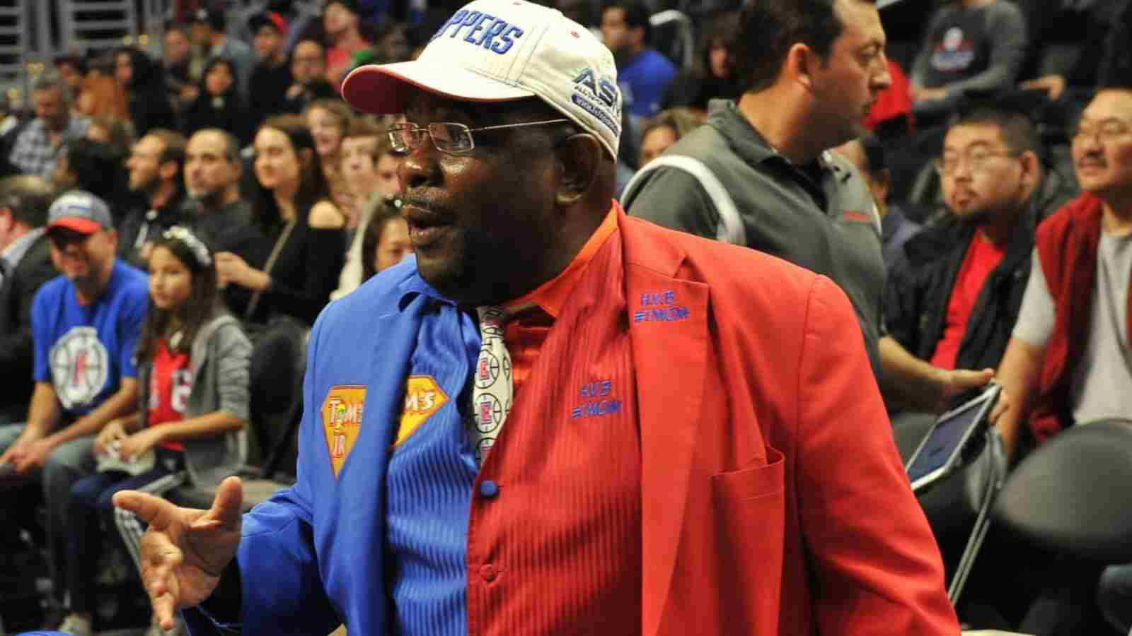 “That security guard was a Lakers fan”- NBA Twitter in shambles as Los Angeles Clippers superfan Clipper Darrell was knocked out by a security guard