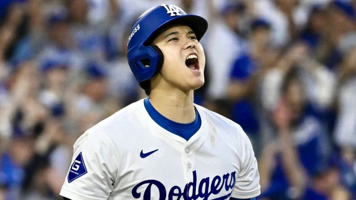 Shohei Ohtani's 3-Run Home Run and Bat Flip Against Diamondbacks Has Fans Going BONKERS on Social Media: "Greatest Player in Baseball" 3 Shohei Ohtani