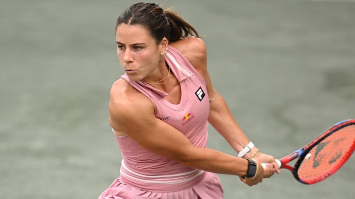 (In Images) Barbora Krejcikova Receives Blood Pressure Checkup During Wimbledon Encounter Against Emma Navarro 2 Emma Navarro (via X/Charleston Open)