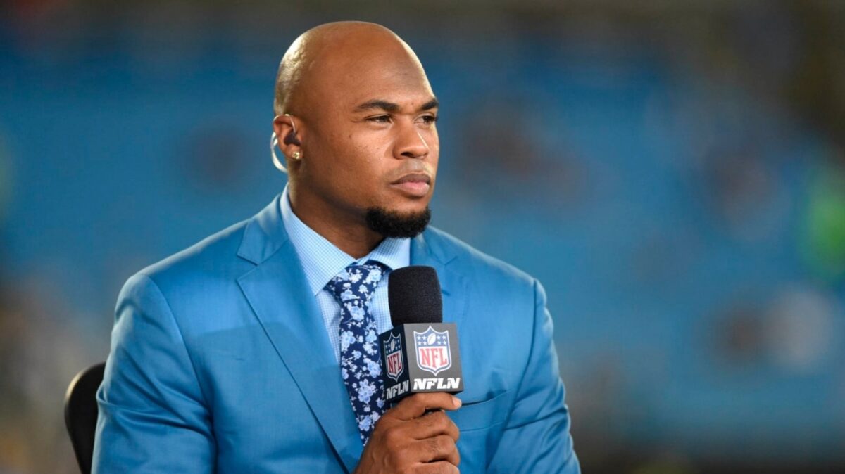 Steve Smith Sr. caught having an affair with Ravens marching band member, sued for over $100,000 2 Steve Smith Sr. caught having an affair with Ravens marching band member, sued for over $100,000