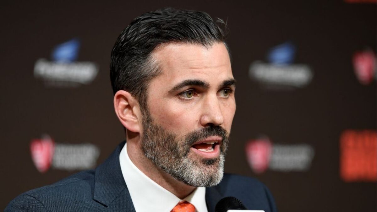 3 reasons why Shedeur Sanders should be the Browns' starting quarterback in Deshaun Watson's absence 3 Kevin Stefanski