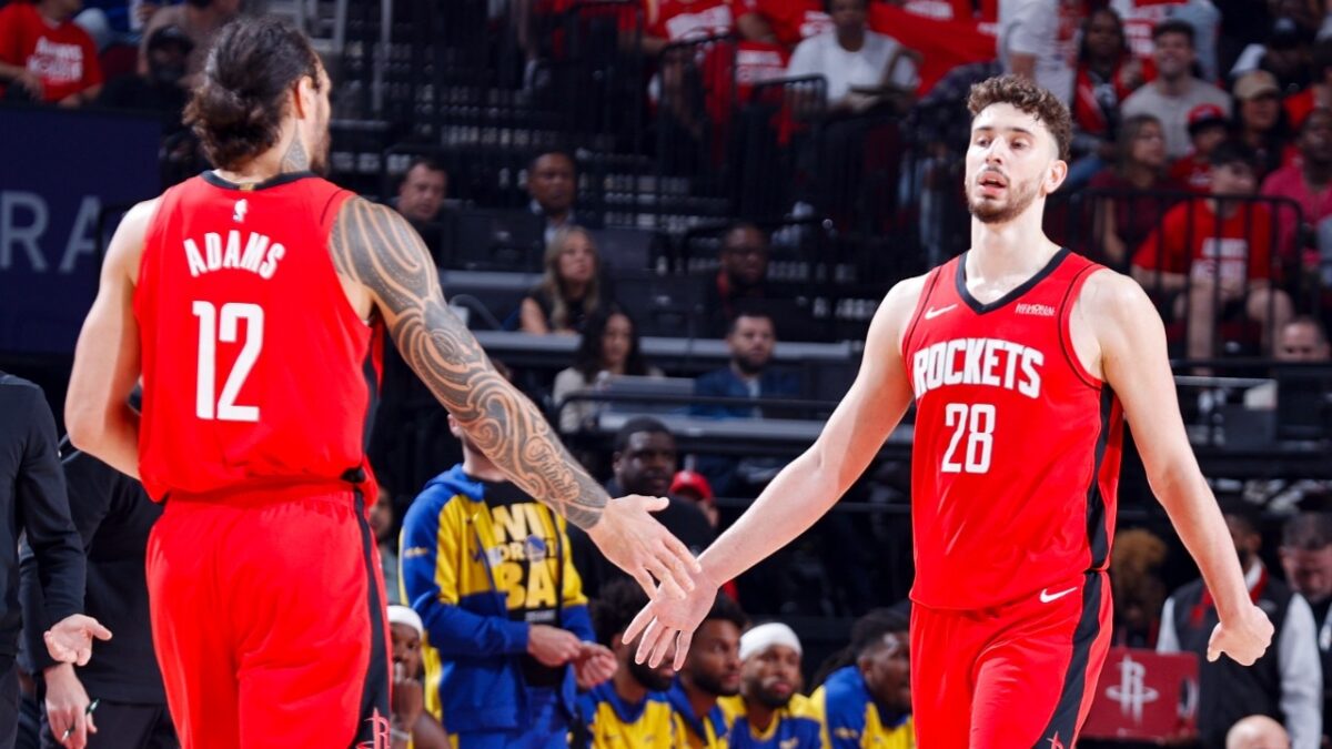 3 ways 'caveman' Steven Adams is wreaking Stephen Curry and Warriors' playoff hopes 5 Steven Adams with Alperen Sengun