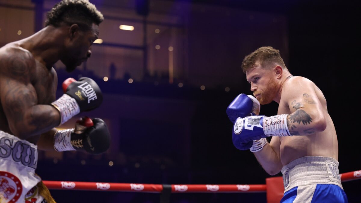 "Boxing beyond boring" - Terence Crawford struggling to watch Canelo Alvarez 'snooze fest' against William Scull has fans in splits 3 Canelo Alvarez beats William Scull via unanimous decision