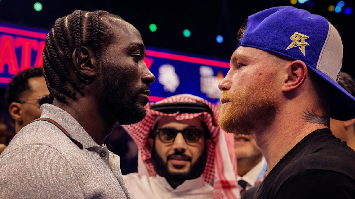 "Boxing beyond boring" - Terence Crawford struggling to watch Canelo Alvarez 'snooze fest' against William Scull has fans in splits 4 Canelo Alvarez face to face with Terence Crawford