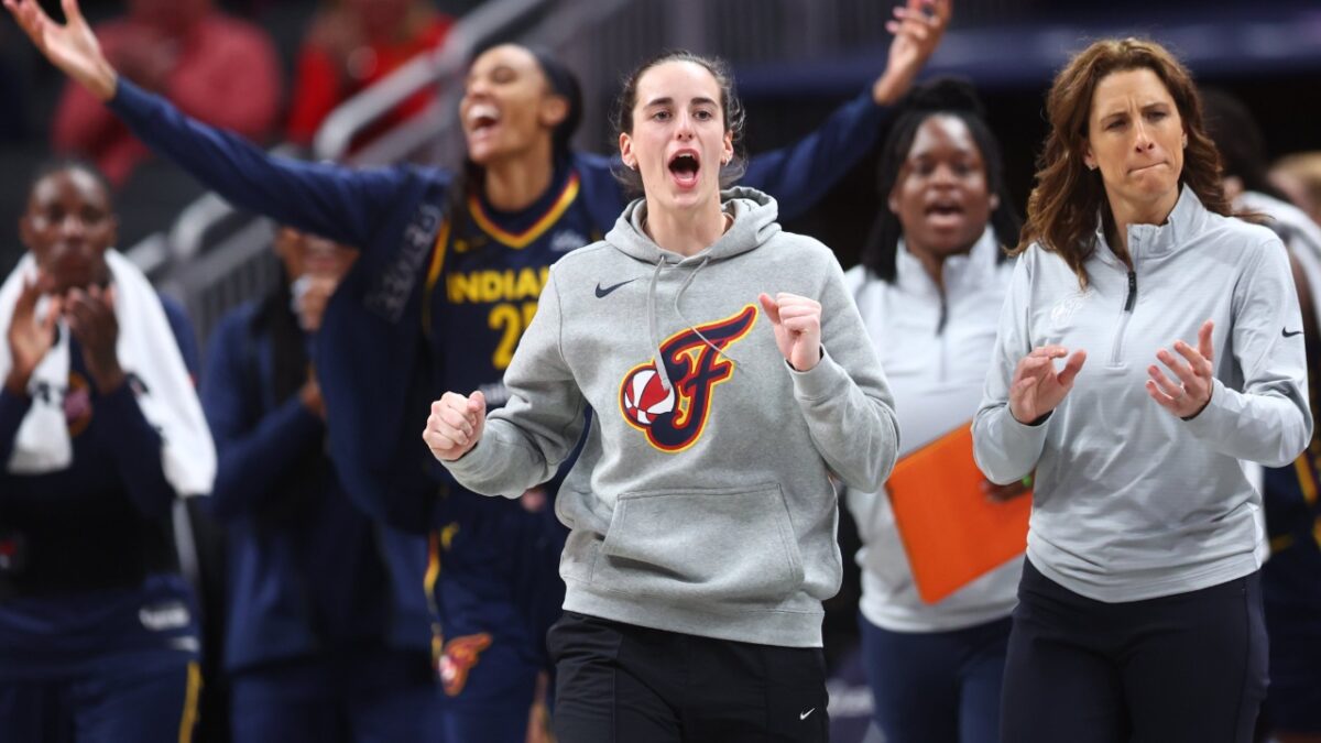 Fever HC compares Caitlin Clark's decision-making to Stephen Curry 3 Caitlin Clark and Stephanie White will hope to win all three preseason games
