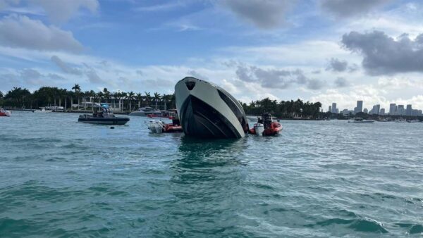 The Technomar Lamborghini 63 that sunk at the Miami GP (via Ladbible)