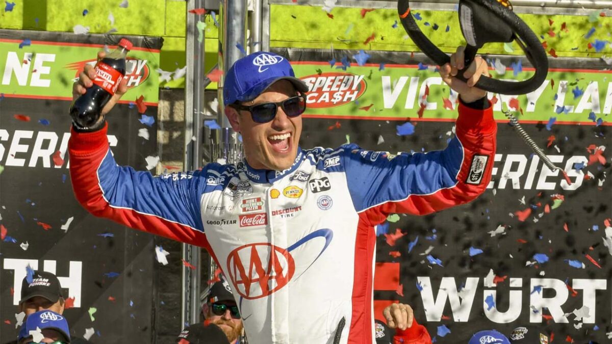Kevin Harvick Exposes Real Reason Behind NASCAR Fans Booing Reigning Champion Joey Logano 2 Joey Logano's first win in the 2025 season at Texas (via NASCAR)