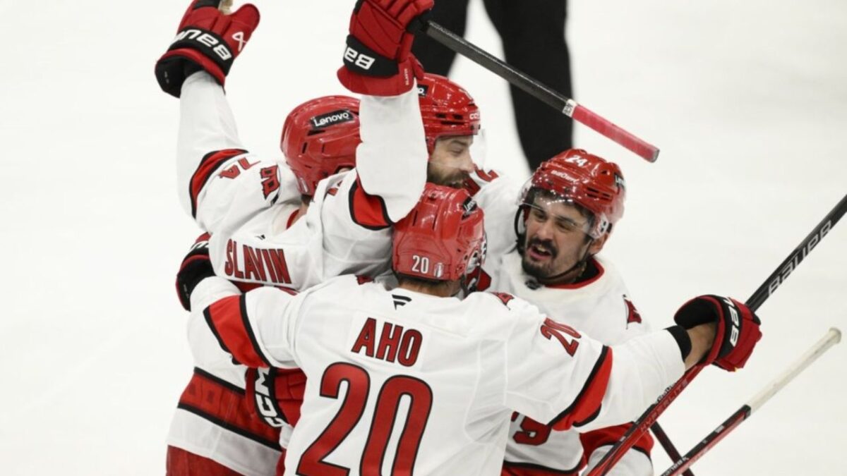 (Video) Tom Wilson HILARIOUSLY steals Sebastian Aho's mouthguard during Capitals-Canes Game 1 3 Carolina Hurricanes