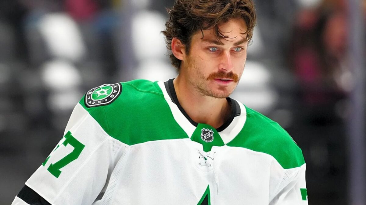 Mason Marchment Avoiding Penalty for Tapping Referee with Stick in FRUSTRATION during Game 3 Leads to Furious Reaction from Fans: "Setting a Dangerous Precedent" 4 Mason Marchment