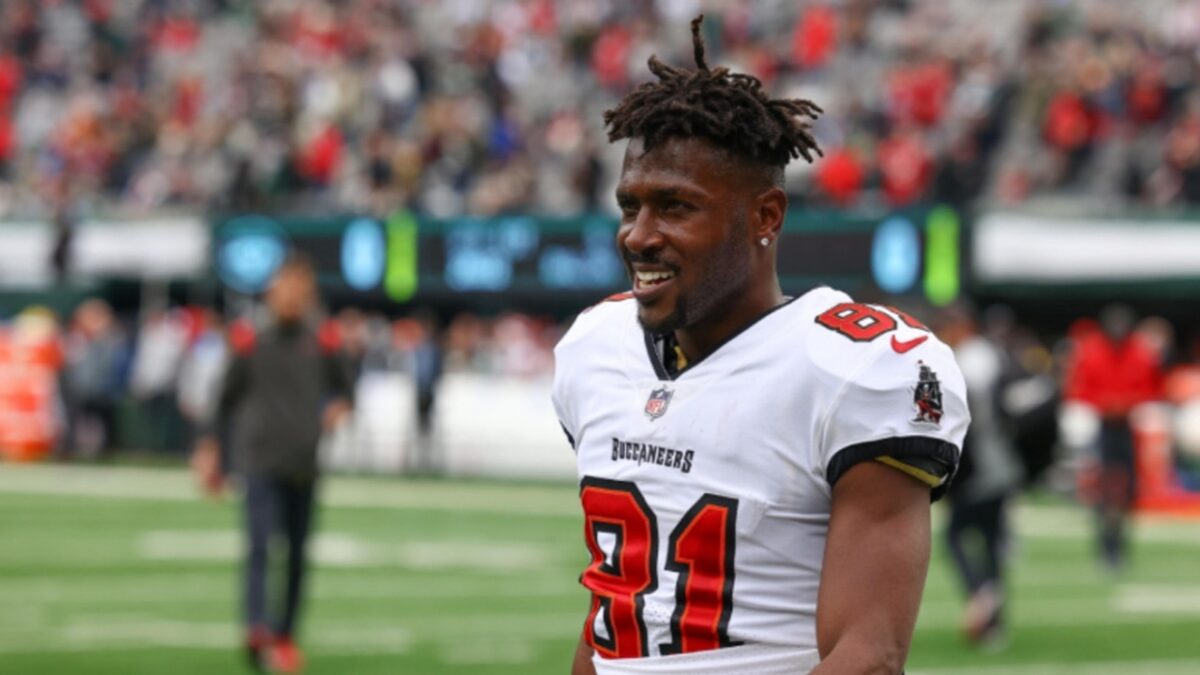 Antonio Brown Arrested After Allegedly Firing Gun During Adin Ross' Boxing Event Amid Chain Theft Attempt 2 Antonio Brown Arrested After Allegedly Firing Gun During Adin Ross's Boxing Event Amid Chain Theft Attempt
