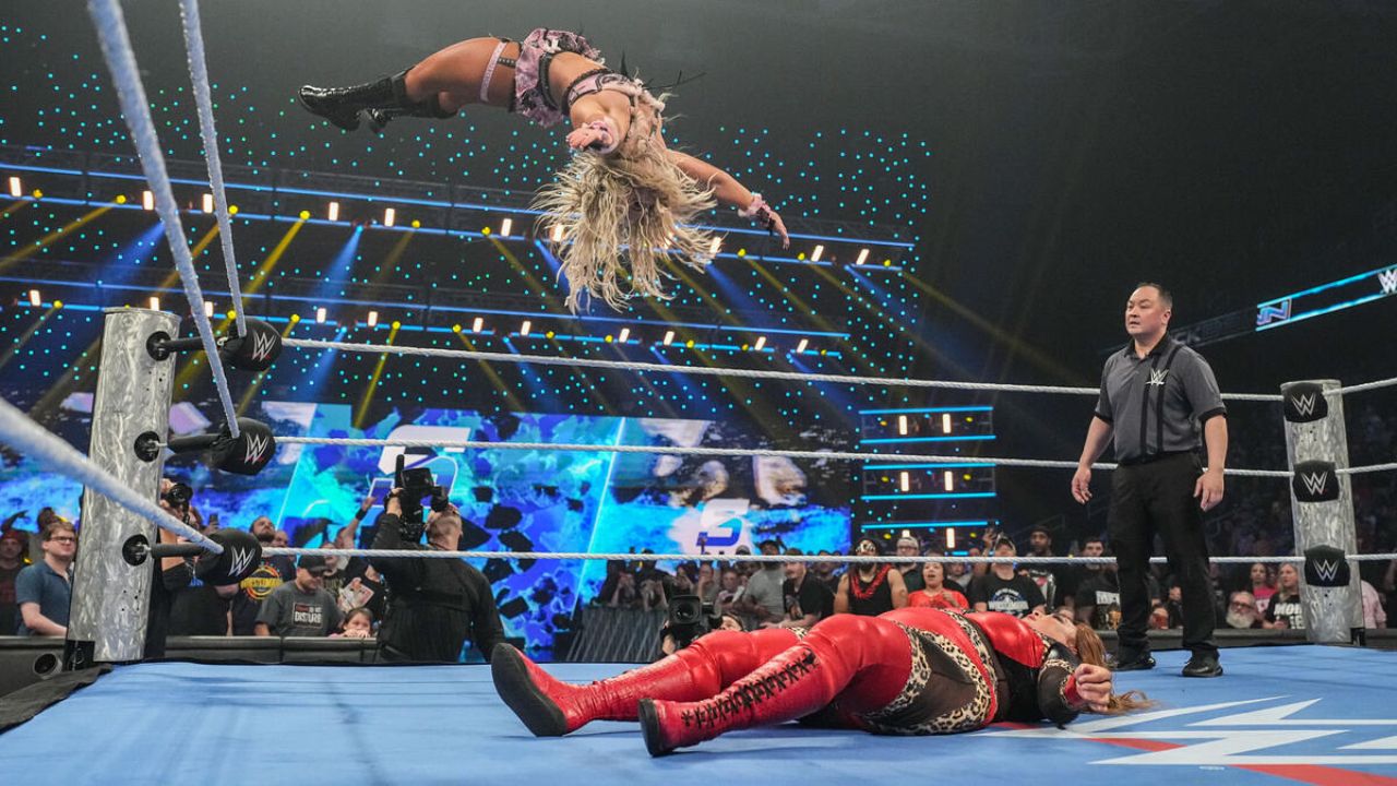 40-Year-Old Star Gets Busted Open After Brutal Women’s Title Match on SmackDown