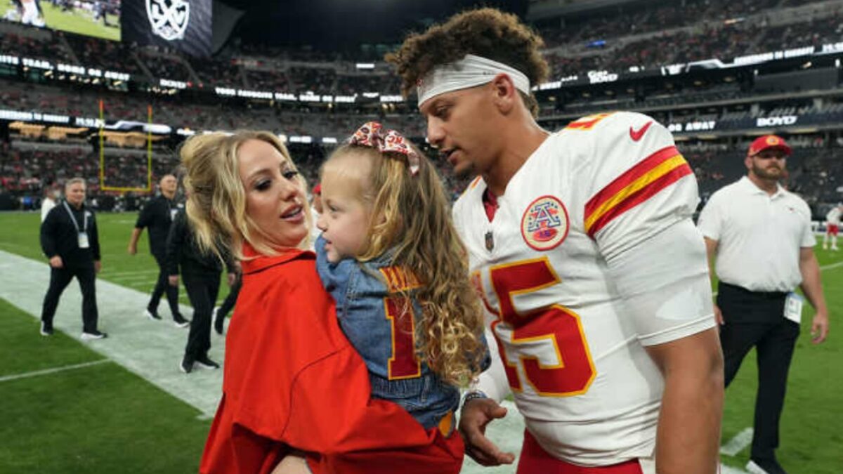 Patrick Mahomes Being Severely out of Shape Sparks WILD Reactions on Social Media - "That Man Is in Full Offseason Mode" 1 Patrick Mahomes being severely out of shape sparks WILD reactions on social media - "That man is in full offseason mode"