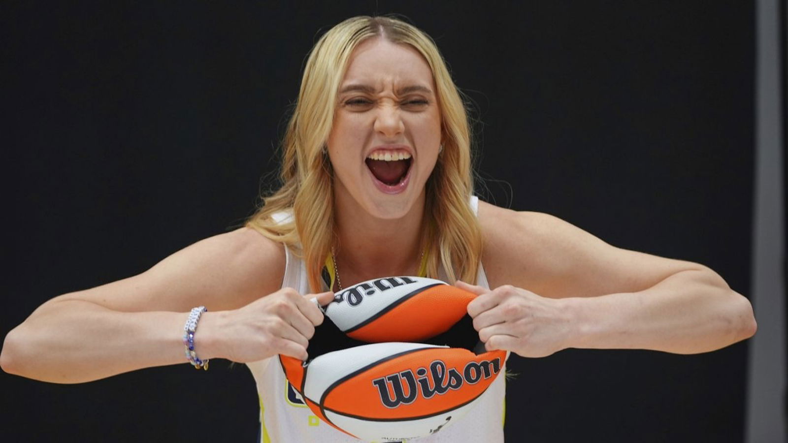 3) Paige Bueckers – 2,519,112 followers