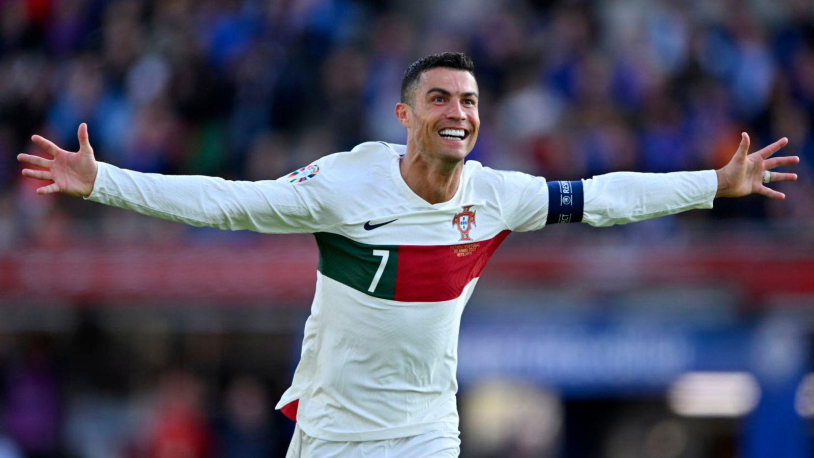 1. Cristiano Ronaldo (Total Earnings: $275 million)