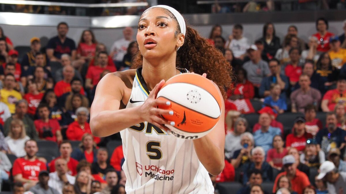 Angel Reese Missing Multiple Layups in Embarrassing 2-Point Outing Sends Fans into a Frenzy: "She's a Real Ball Player?" 1 Angel Reese has to bounce back with a solid performance
