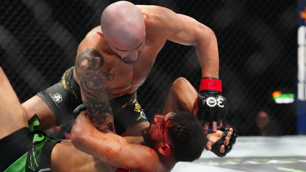 Russian Fighter Snubbed by Dana White as Plans for Alexander Volkanovski vs. Yair Rodriguez Title Rematch Goes Viral 1 Alexander Volkanovski vs. Yair Rodriguez at UFC 290