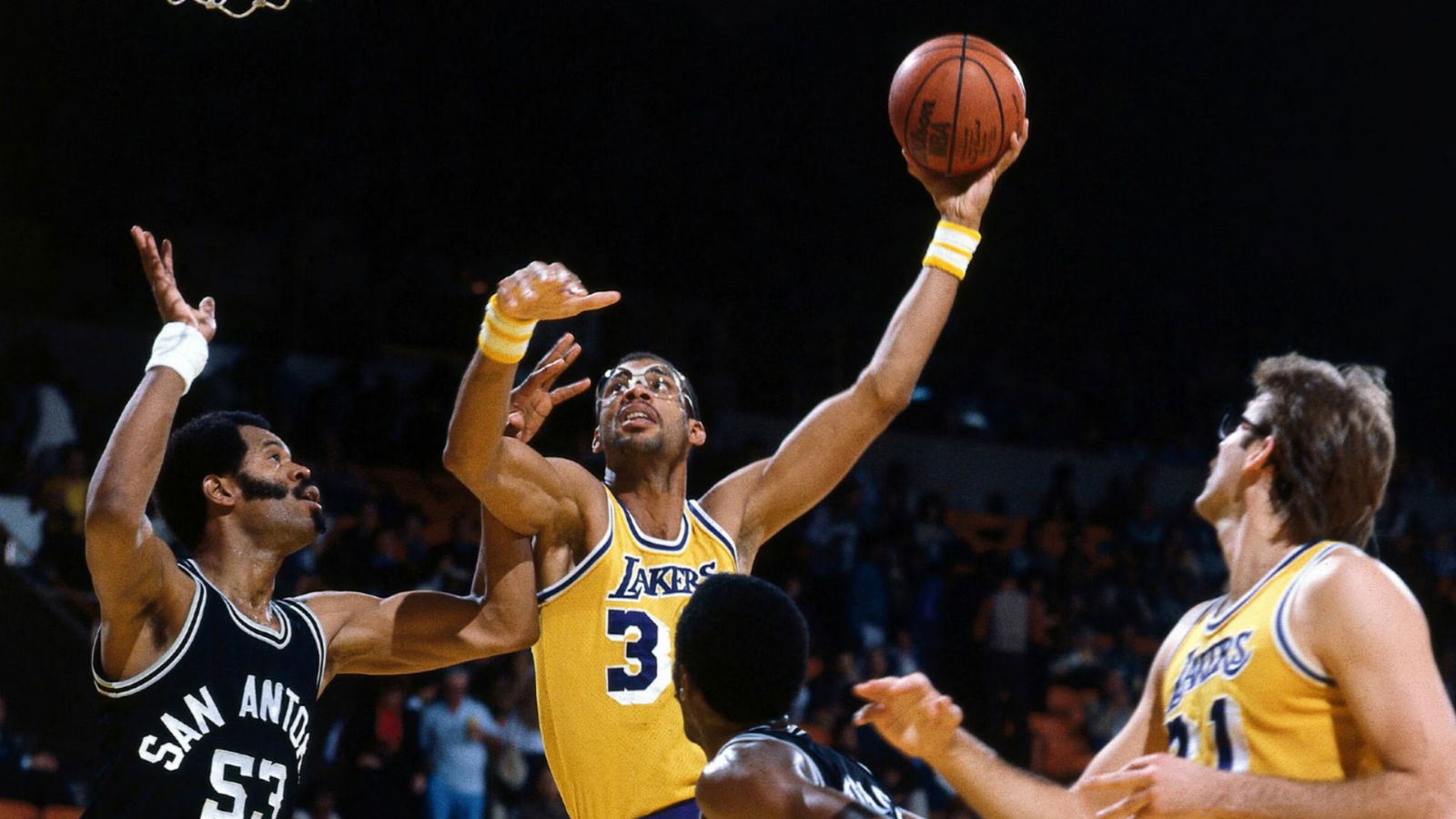 6) Kareem Abdul-Jabbar – Sky Hook
