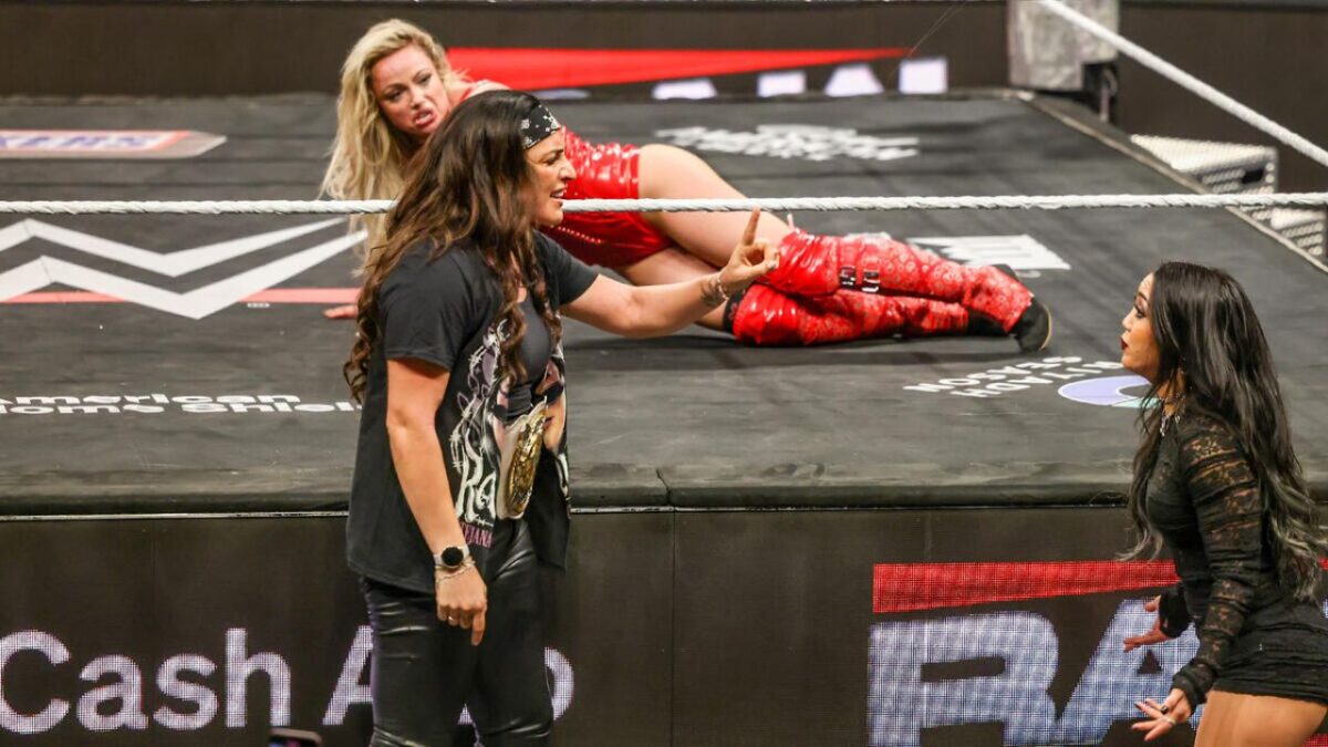 (Video) Liv Morgan Catches Dominik Mysterio in Awkward Position with Roxanne Perez upon Her Return to WWE Raw 1 Liv Morgan