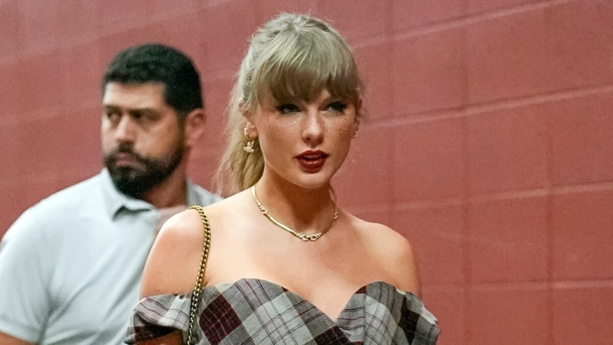Patrick Mahomes and Travis Kelce React as Taylor Swift Reclaims Her Music Catalog 1 Patrick Mahomes and Travis Kelce React as Taylor Swift Reclaims Her Music Catalog