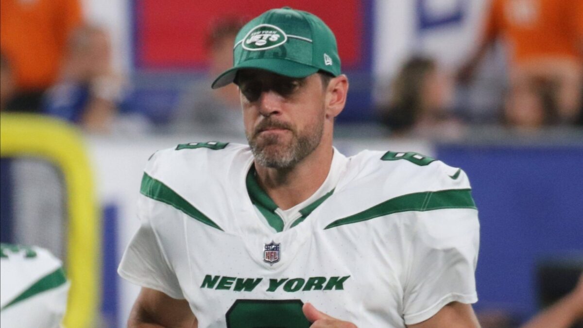 Peyton Manning Makes Honest Admission About Aaron Rodgers' Retirement Dilemma Amid Steelers Saga 1 Aaron Rodgers (2)