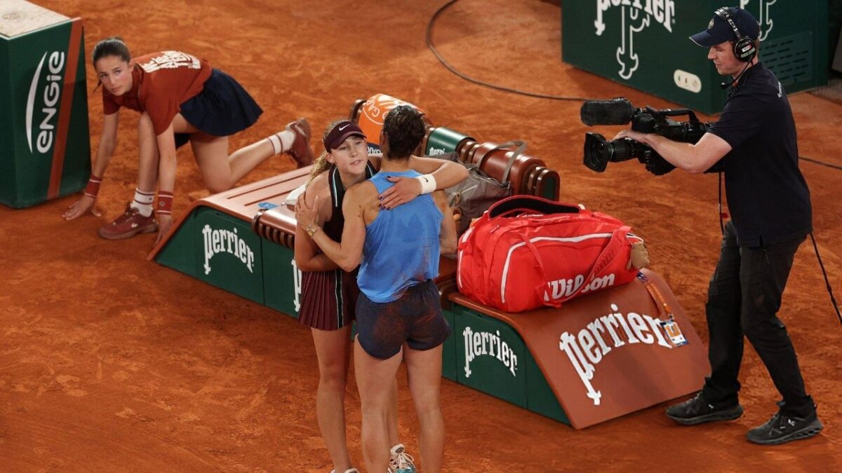 18-Year-Old Mirra Andreeva Heavily Booed by French Crowd for Bizarre Reason 1 Mirra Andreeva Lois Boisson Roland Garros 2025