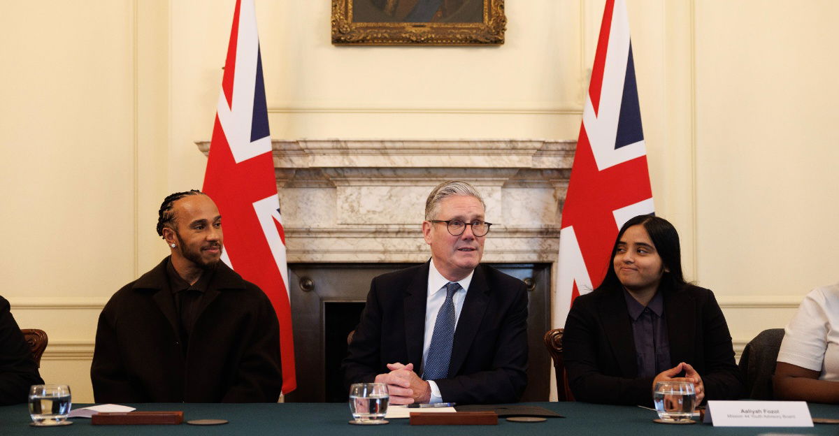 Lewis Hamilton and UK PM Keir Starmer during the meeting