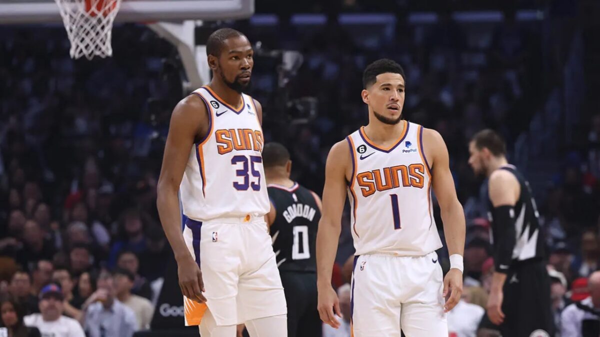 Kevin Durant's Wild 'Time-travel' Moment Sends Fans into Frenzy: "Does This Say 1993????" 2 Kevin Durant might part ways with Devin Booker soon