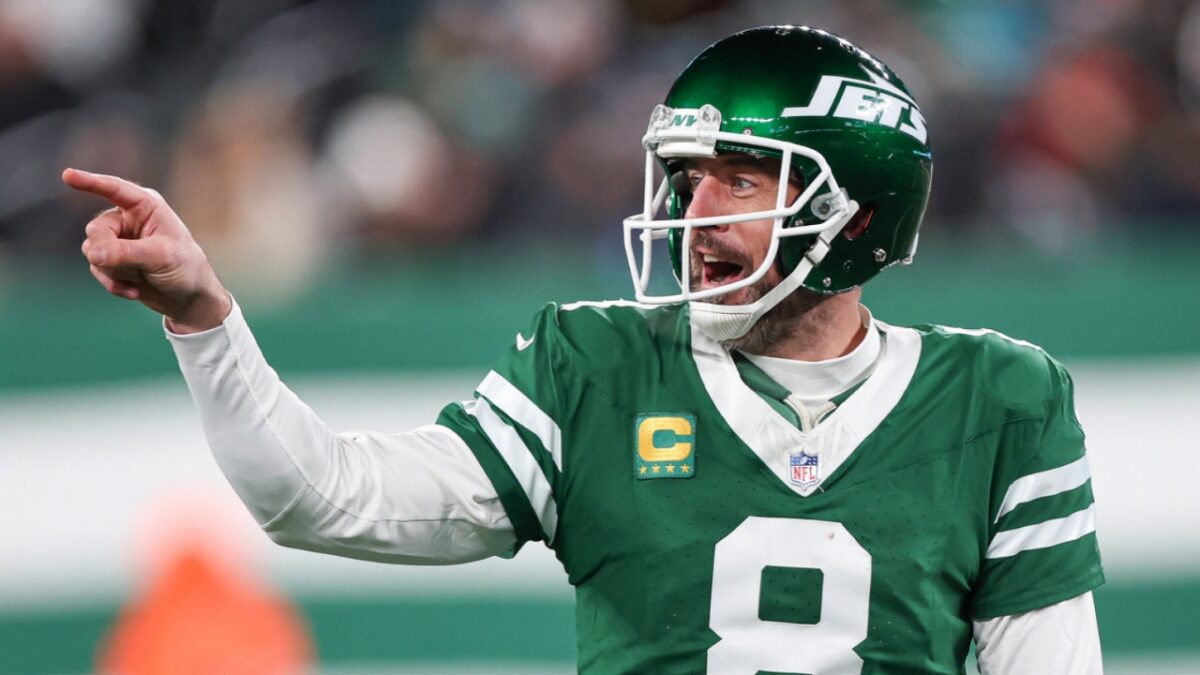 Steelers' Experiment with Aging Aaron Rodgers Doesn't Impress Top Analyst 1 Steelers' Experiment with Aging Aaron Rodgers Doesn't Impress Top Analyst