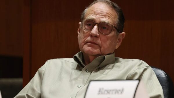 Jerry Reinsdorf DELAYING White Sox Exit Sparkes Furious Reaction from Fans: “Can We Fast Forward to 2035 Already”