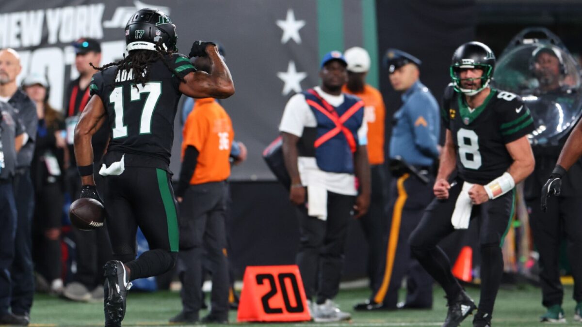 Aaron Rodgers' Former Teammate Davante Adams Has Strong Opinions on His Time with New York Jets 1 Aaron Rodgers' Former Teammate Has Strong Opinions on His Time with New York Jets