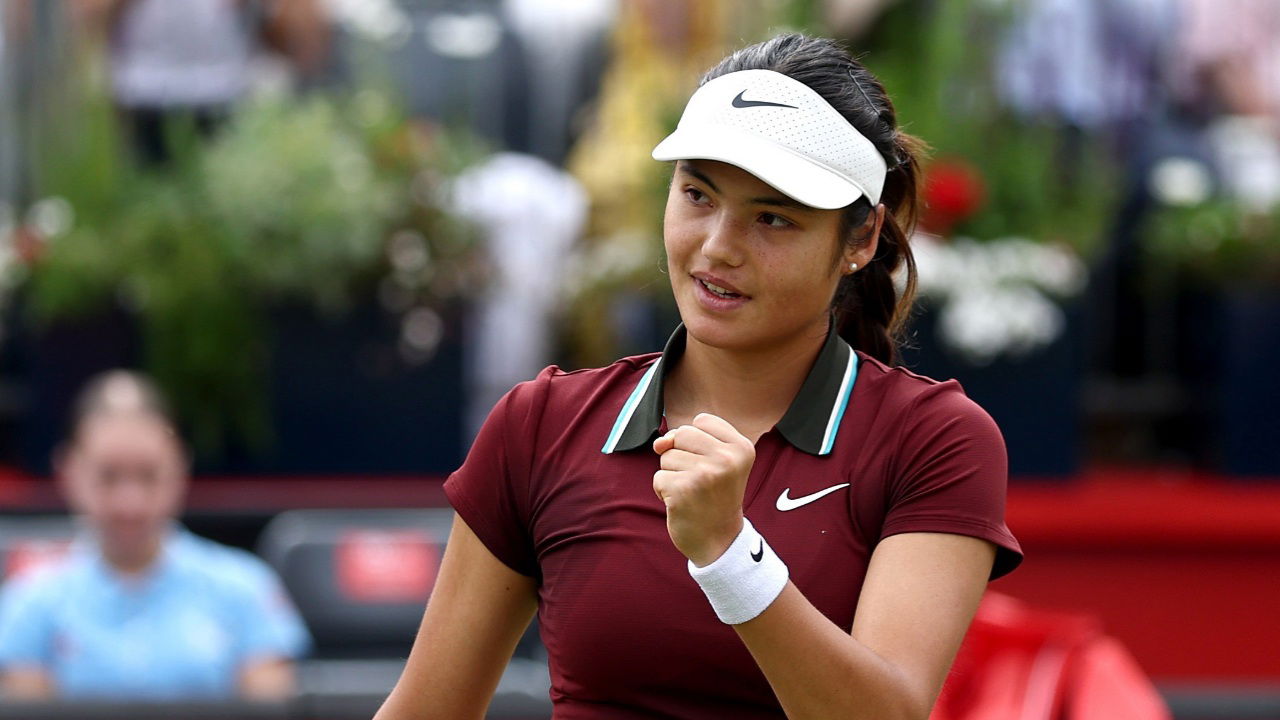 Emma Raducanu “Happy” to Reclaim British No.1 Position After Soaring into Queen’s Quarter-Finals