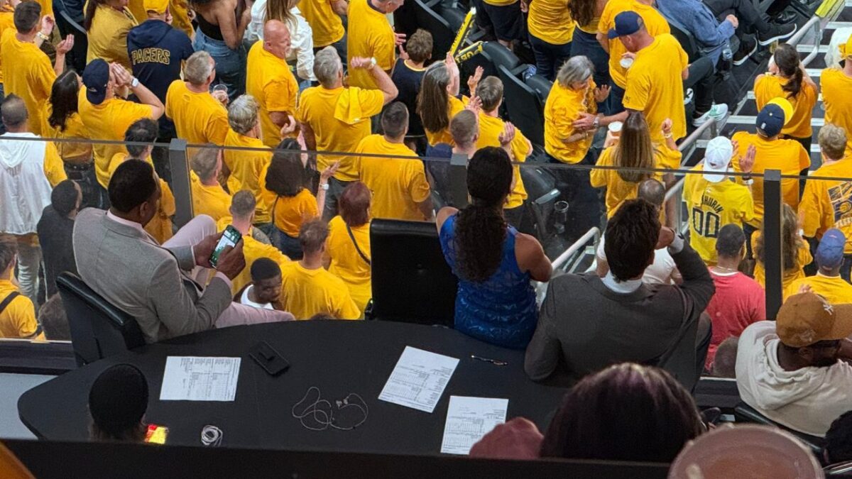 Kevin Durant and Fans Troll $100 Million Stephen A. Smith for Playing Solitaire During NBA Finals 2 Complete photo shows Stephen A. Smith playing Solitaire whereas his ESPN colleagues are glued to the game