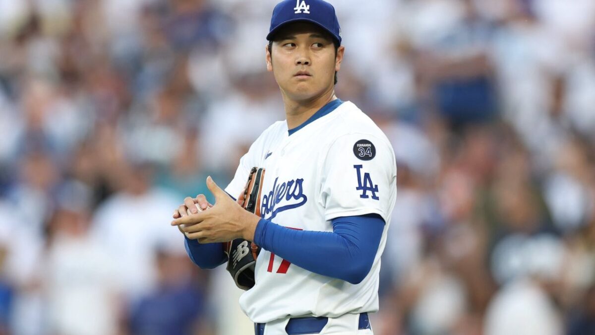"Leave Him Alone," Dodgers Dave Roberts Hilarious Warns Lakers Fans to Keep Their Hands off Shohei Ohtani Following Team Sale 2 Shohei Ohtani
