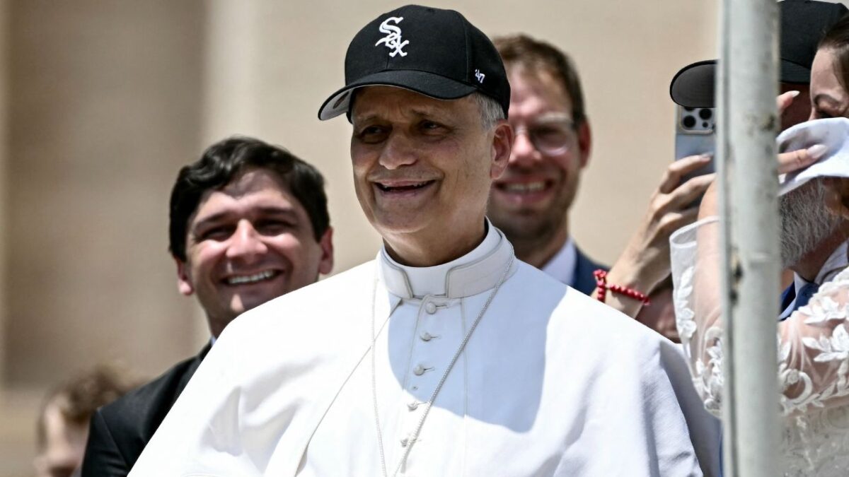 WATCH: Pope Leo XIV Joins Fans in Chants of White Sox 1 Pope Leo XIV
