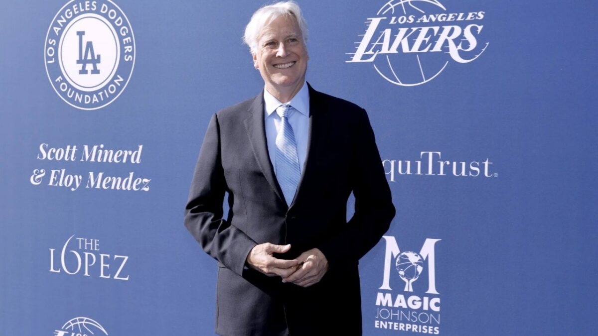 Lakers New Owner's Stunning Net Worth: Know All About Mark Walter 1 Mark Walter of Guggenheim Partners oversee a lot of sports teams