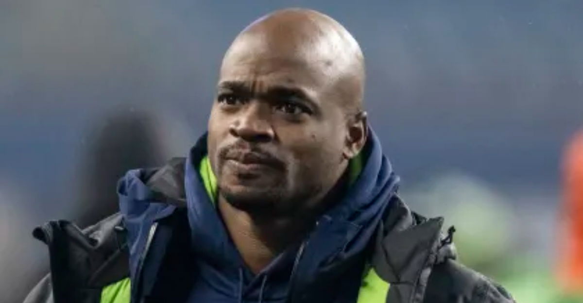 (Video) Dispute over Poker Hand Leads to Adrian Peterson Throwing Punches at Random Guy 1 Adrian Peterson