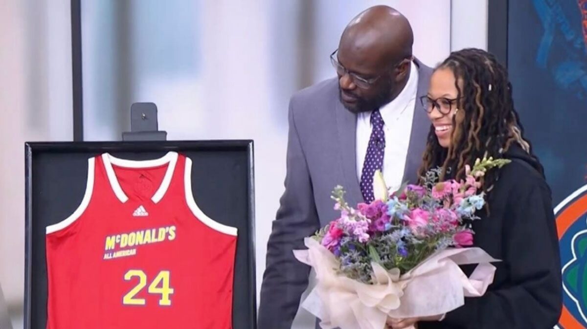 Shaquille O'Neal Reveals He Has to Hold Tears Back When Watching Daughter Me'Arah O'Neal Play 1 Shaquille O'Neal with Me'Arah O'Neal after she was named a McDonald's All-American