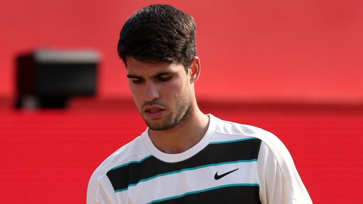 Carlos Alcaraz Criticizes Chair Umpire for Being A "Problem" During His Round of 16 Win at Queen's Championships 1 Carlos Alcaraz