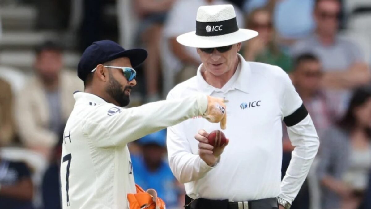 (Video) Sunil Gavaskar, Who Called Rishabh Pant’s Shot Selection “Stupid”, Tells Him to Do His Iconic Somersault Celebration After Twin Hundreds 1 Rishabh Pant ball change incident