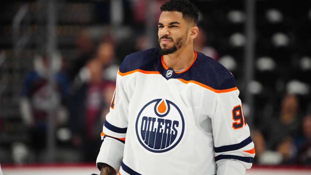 Evander Kane's Ex-Wife Anna Takes BRUTAL Shots at Him Following Trade to Canucks 3 Evander Kane