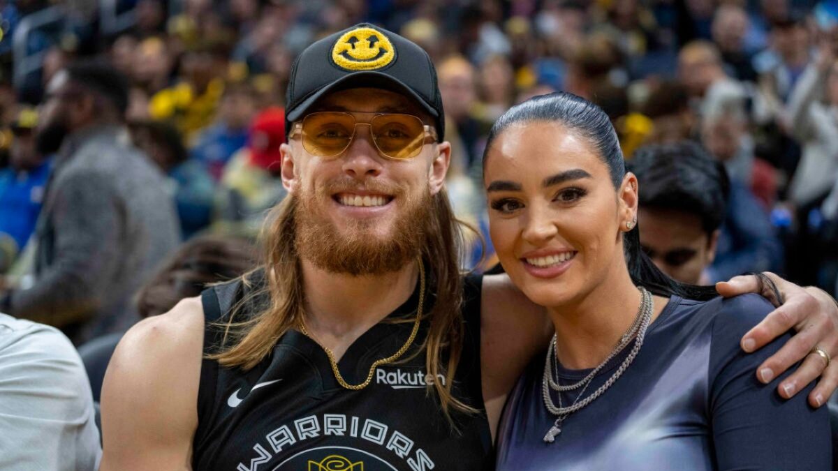 (Video) George Kittle Scores Big with Taylor Swift fans by Singing 'Love Story' with Travis Kelce 1 (Video) George Kittle Scores Big With Swifties by Singing Taylor's 'Love Story' With Travis Kelce
