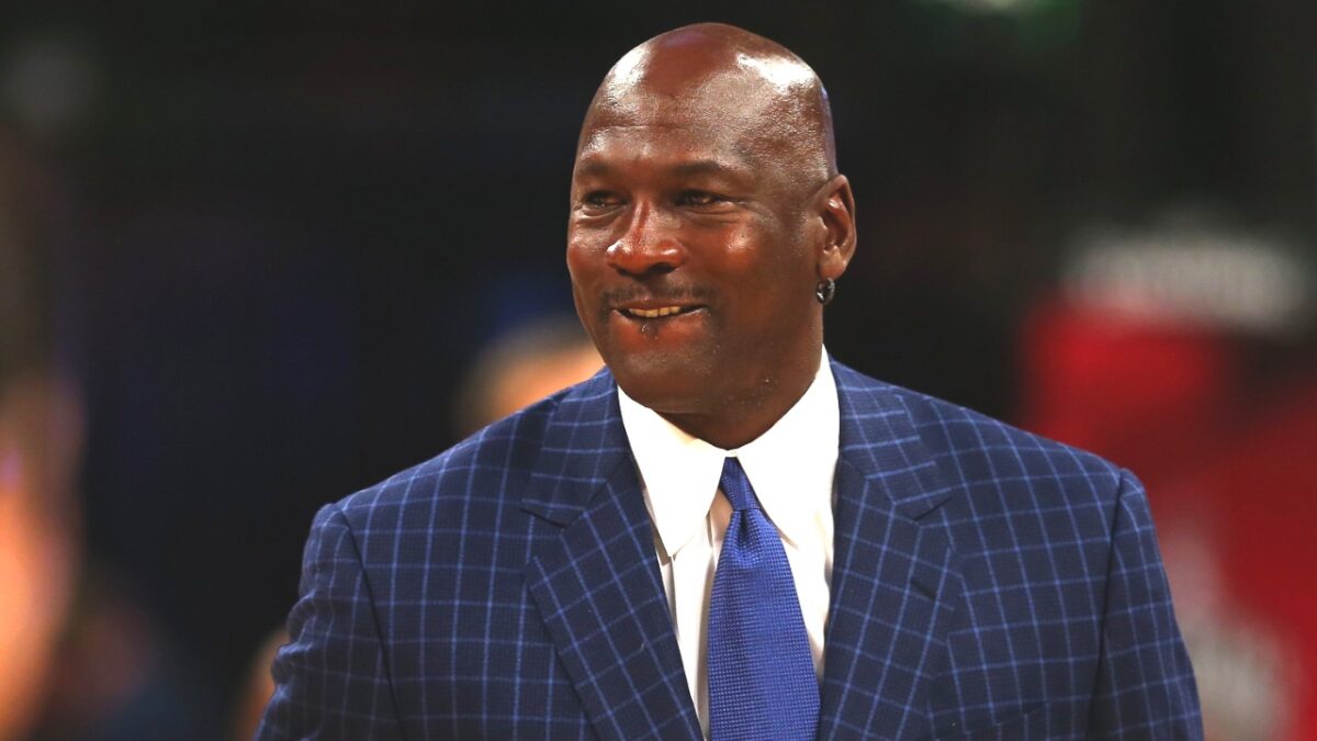 Michael Jordan's Secretly Signed Rookie Card Stuns Auction House with $2.5 Million Sale 1 Michael Jordan secretly signed Fleer cards, raising their value