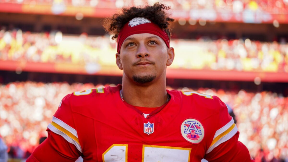 (Video) Dad Blasts Patrick Mahomes After He Shuts down Kid’s Autograph Plea Mid-Tee 1 (Video) Dad Blasts Patrick Mahomes After He Shuts down Kid’s Autograph Plea Mid-Tee
