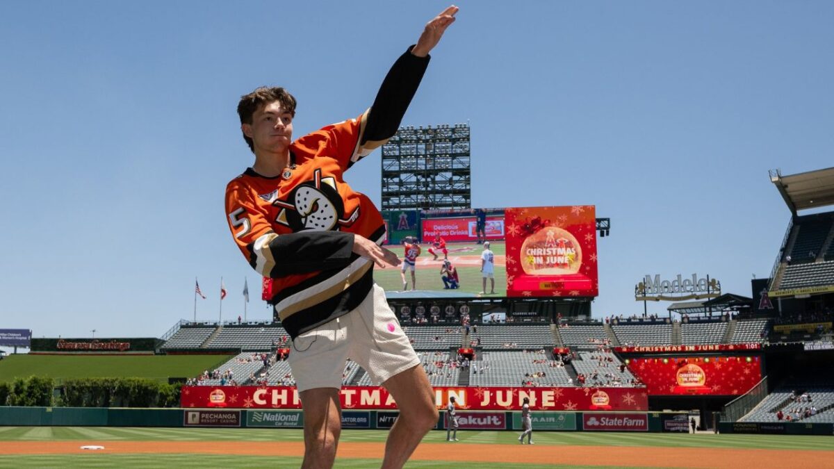 Ducks' Draft Pick Roger McQueen Picking No.95 Jersey Sparks HILARIOUS Reaction Among Fans: "Bro Really Understood the Assignment" 2 Roger McQueen