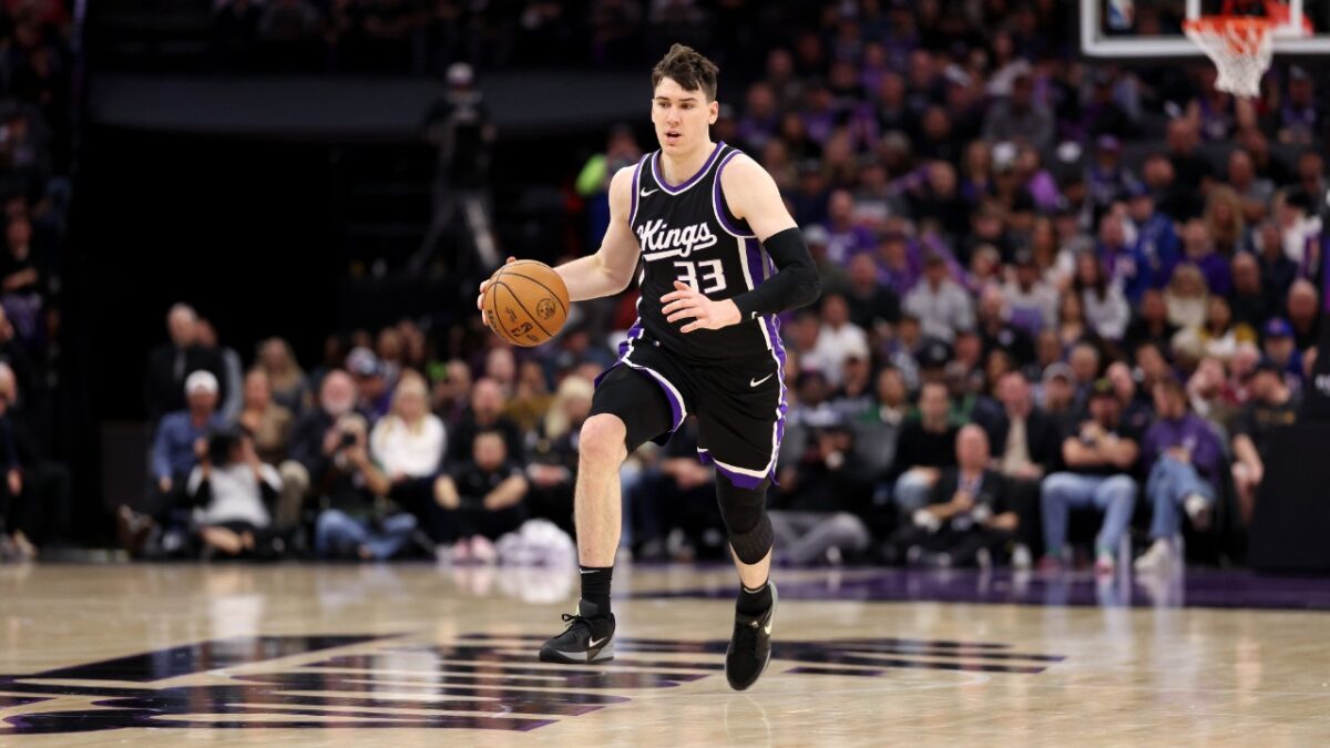 Dorian Finney-Smith Joining Kevin Durant's Rockets Has Fans Trolling Lakers: "Lakers Are Poverty" 1 Jake LaRavia adds wing depth for Lakers